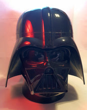 Last inn bildet i Galleri-visningsprogrammet, Star Wars karakteren Star Wars karakteren Darth Vader hode i plast for oppbevaring. Sett forfra.

