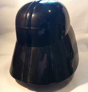 Star Wars karakteren Star Wars karakteren Darth Vader hode i plast for oppbevaring. Sett bakfra.