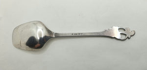 Liten sølvskje i designet Blåklokke med 830 S sølvstempel. 