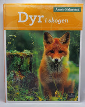 Last inn bildet i Galleri-visningsprogrammet, Bok - Dyr i skogen av Asgeir Helgestad. Forside.
