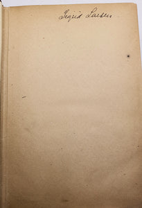 Norsk-engelsk ordbok fra 1917. Navnetrekk av tidl. eier.