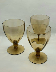 Tre gamle vinglass fra Hadeland Glassverk.