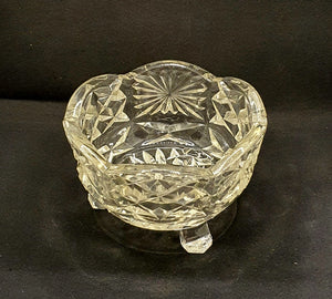 Syltetøyskål i pressglass.
