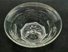 Last inn bildet i Galleri-visningsprogrammet, Eldre skål i glass.
