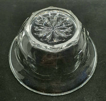Last inn bildet i Galleri-visningsprogrammet, Eldre skål i glass. Bilde av slipt stjerne i bunn.
