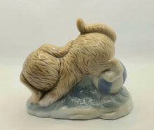Last inn bildet i Galleri-visningsprogrammet, Søt hundefigur i porselen.
