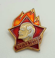 Last inn bildet i Galleri-visningsprogrammet, Eldre kommunist Lenin pin.
