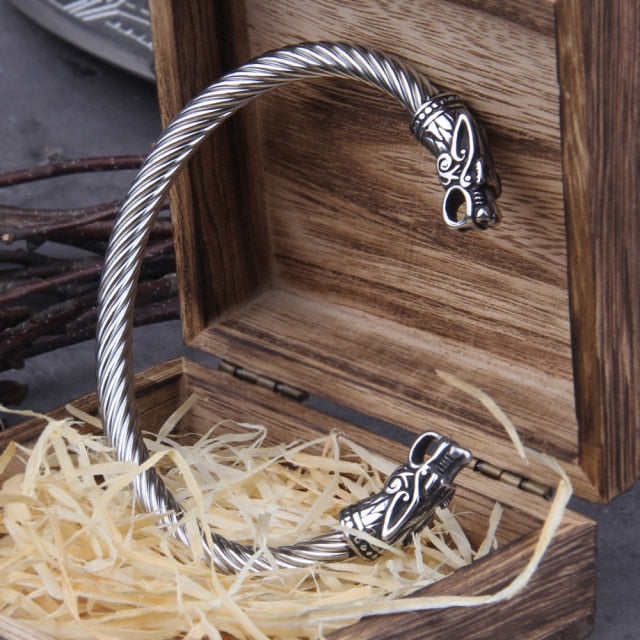 Smykke i viking stil - Armbånd med dragehoder