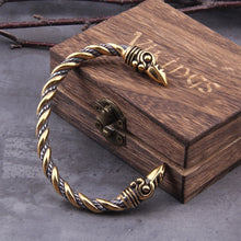 Last inn bildet i Galleri-visningsprogrammet, Smykke i viking stil - armbånd med ravnehoder. Gull og sølv miks.
