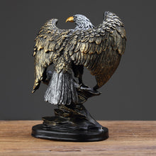 Last inn bildet i Galleri-visningsprogrammet, Stor og kraftfull statue av ørn. Full størrelse bakfra.
