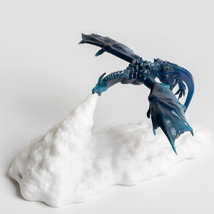 Lampe formet som ildsprutende drage. 3D printet i miljøvennlig PLA materiale. Blåfarge.